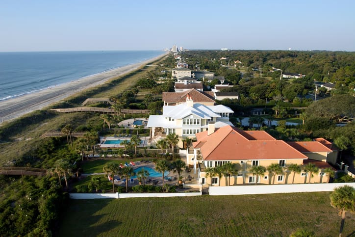4 Reasons to Install a Tankless Water Heater at Your Vacation Home
